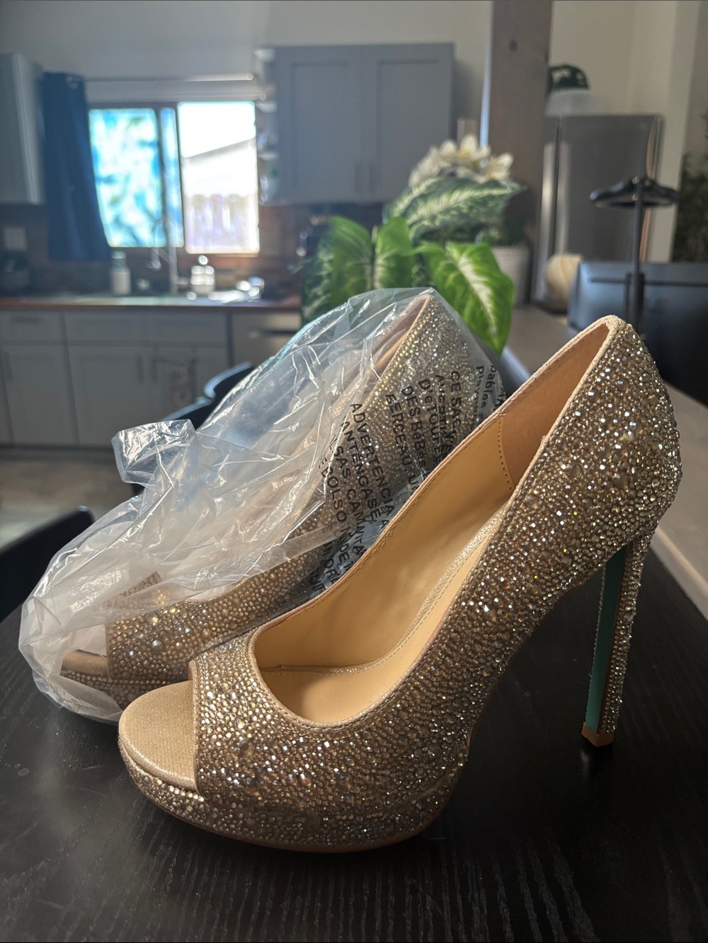 New Betsey Johnson Gold Crystal Rhinestone Bling Peep-Toe Heels size 8